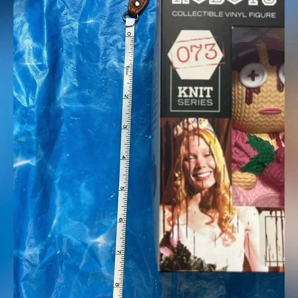 Carrie - Handmade by Robots - Knit Series # 073 - BNIB - Picture 7 of 8